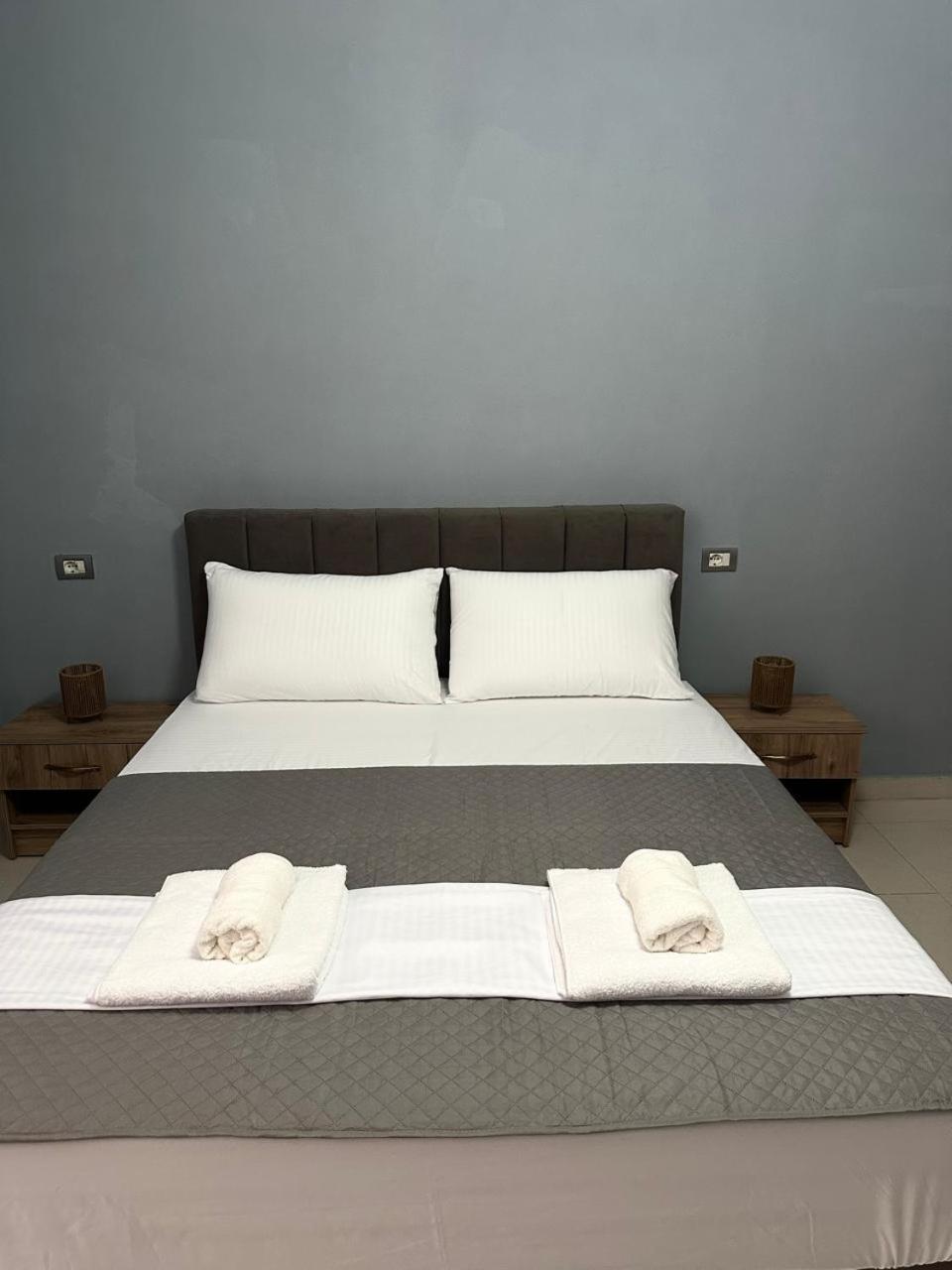 Host Apartments Shkodër Extérieur photo