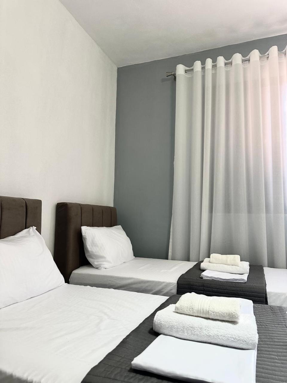 Host Apartments Shkodër Extérieur photo